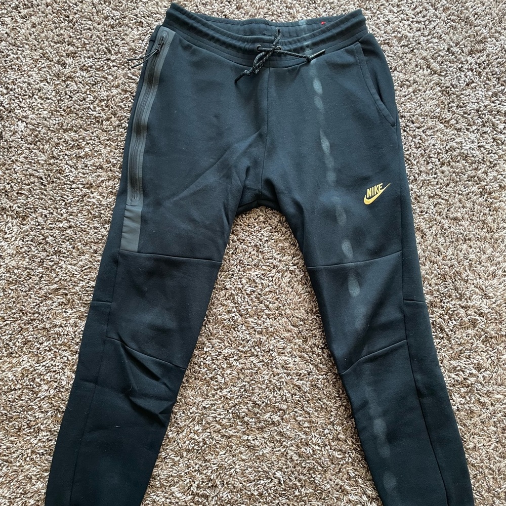 Nike Tech Fleece Joggers black/gold